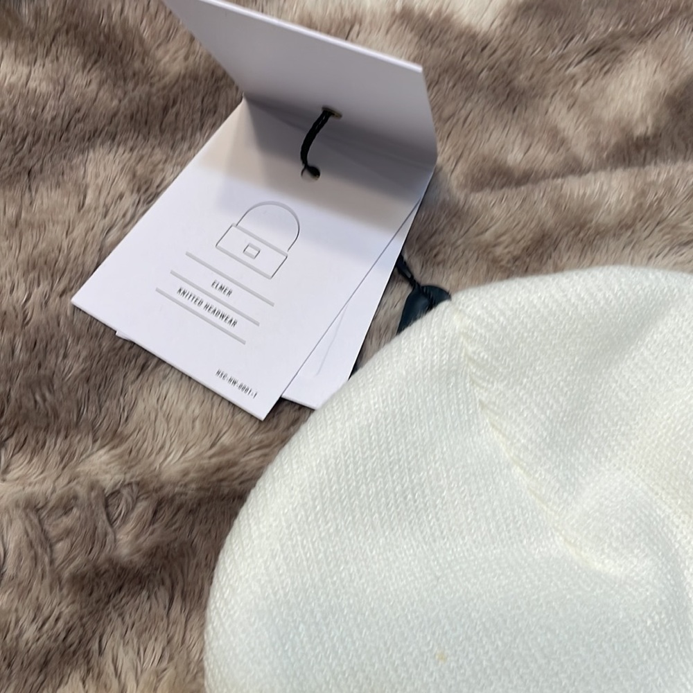 New With Tags Herschel White Beanie - Picture 9 of 9